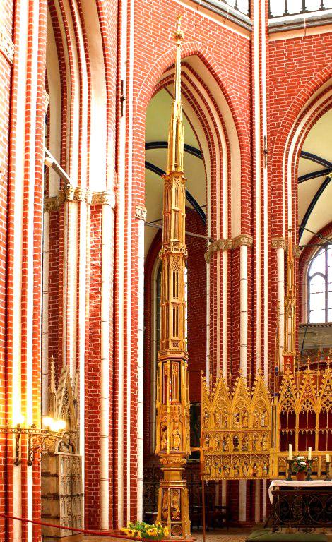 Restaurierung des gotischen Sakramentsturms im Doberaner Münster